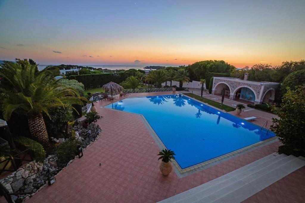 Beautiful pool Villa Sparta in Lagonissi, Athens photo 4
