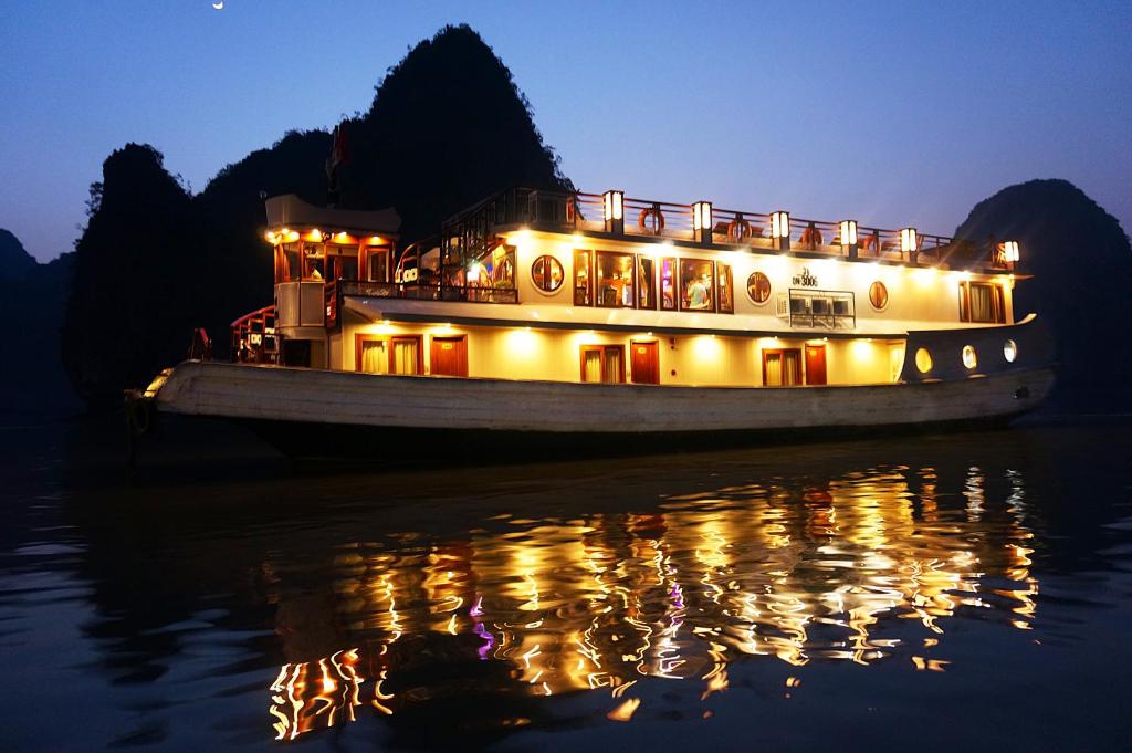 Du thuyền Deluxe Oriental Sails Hạ Long