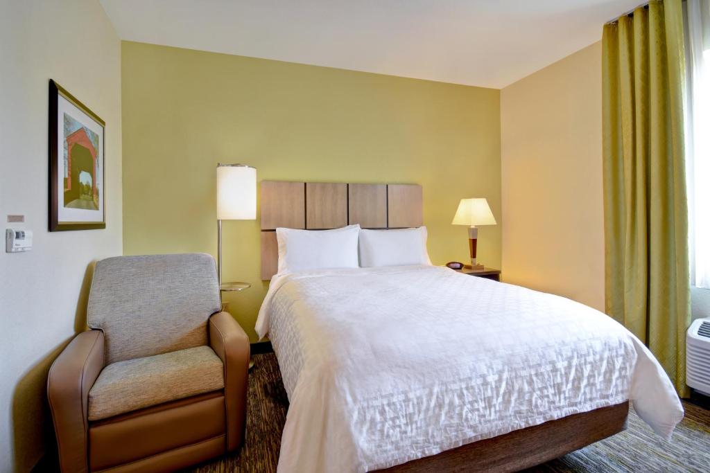 Candlewood Suites St Clairsville Wheeling Area, an IHG Hotel photo 2