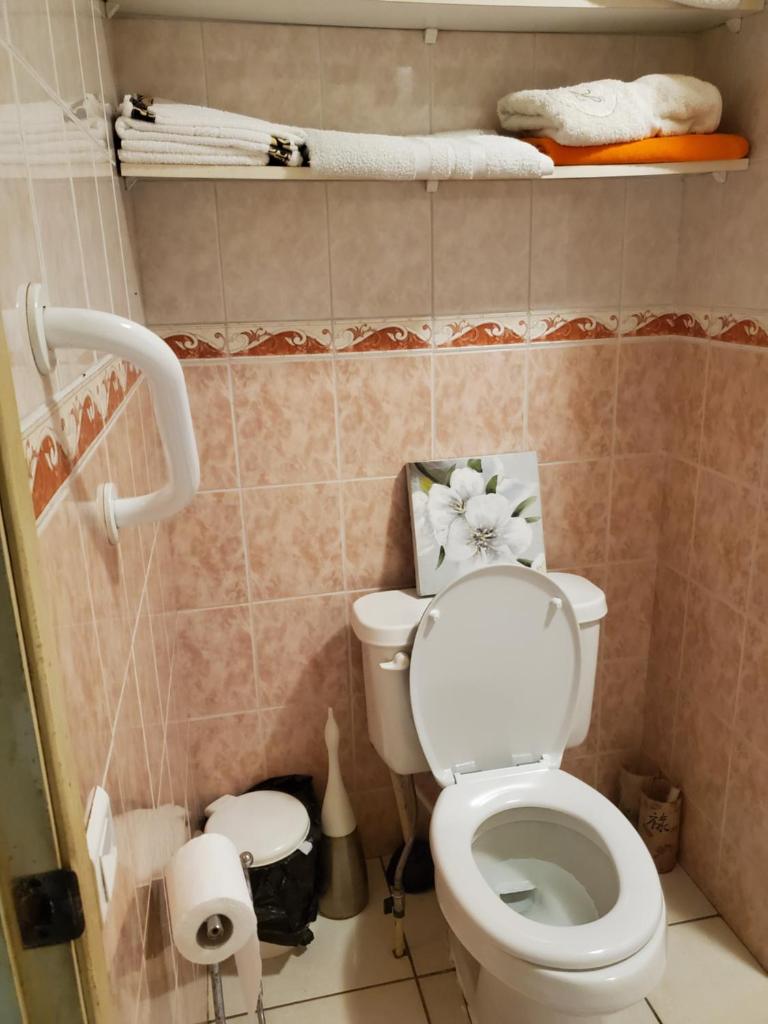 Private Room in our Home Stay by Kohutahia Lodge, 7 min by car to airport and town photo 4