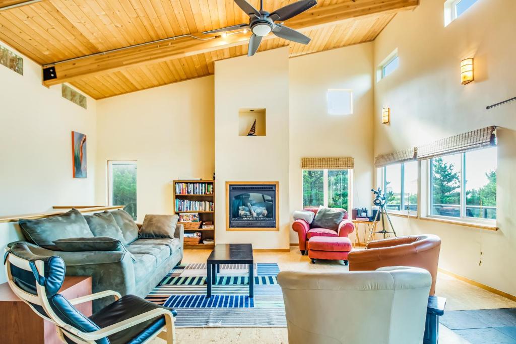 Modern Beach Cottage photo 2