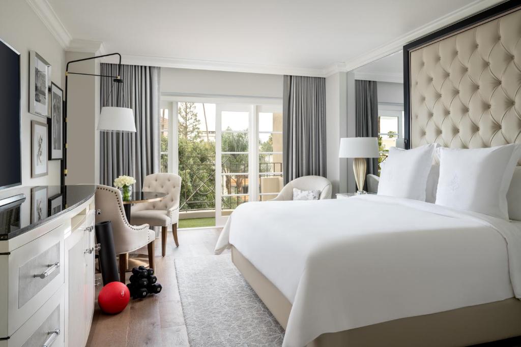 Трехместный (Номер Wellness с кроватью размера «king-size» и балконом), Four Seasons Hotel Los Angeles at Beverly Hills