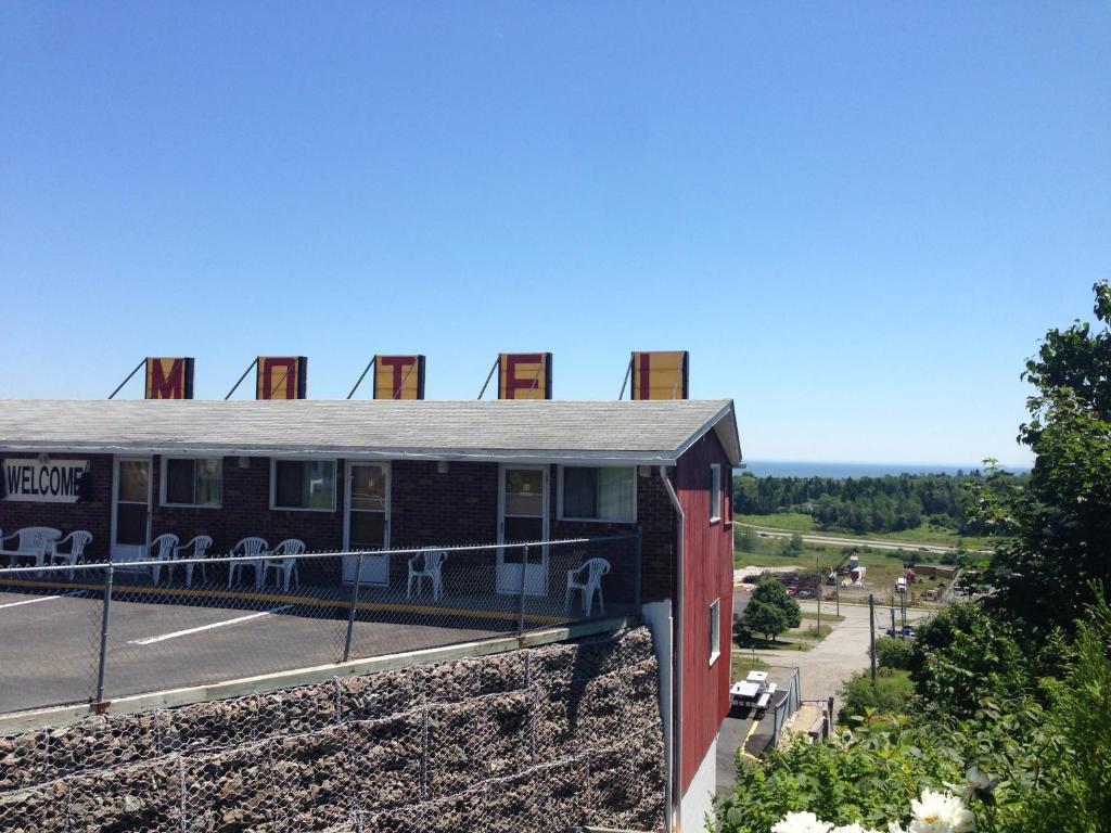 Hillside Motel photo 3