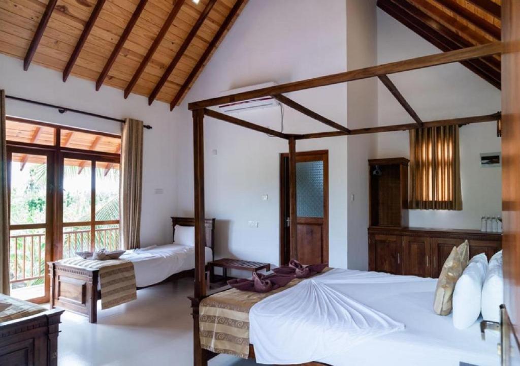 The Coconut Gardens Hotel & Restaurant photo 2
