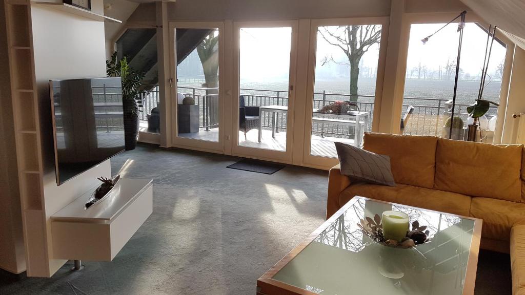 Große Ferienwohnung, auf Bauernhof mit Ponys und Pferden, ländlich und ruhig, Nähe Dümmer See photo 1