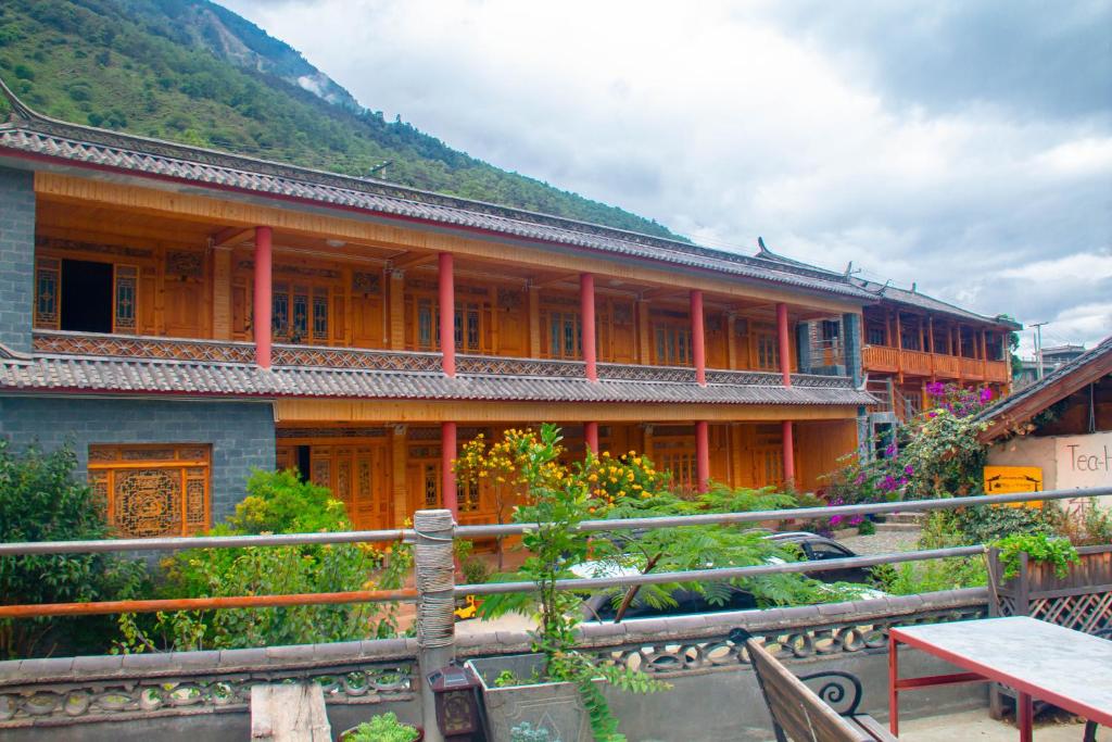 Трехместный (Трехместный номер с видом на горы), Tiger Leaping Gorge Horse and Tea Hostel