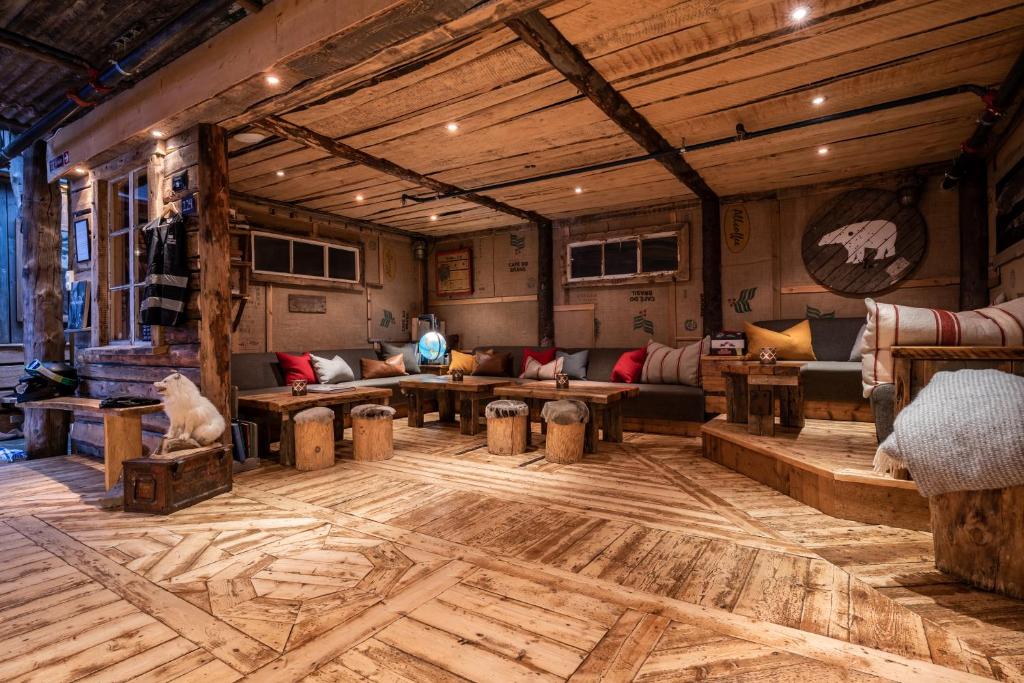 Basecamp Hotel photo 1