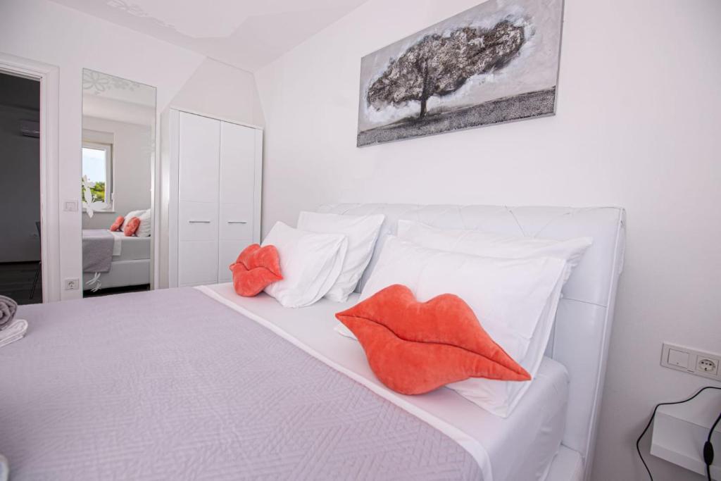 VILA KIKA photo 1