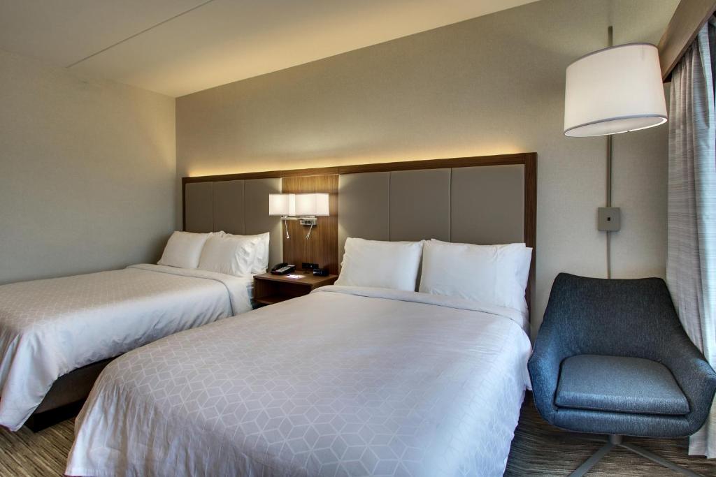 Holiday Inn Express & Suites Findlay North, an IHG Hotel photo 2