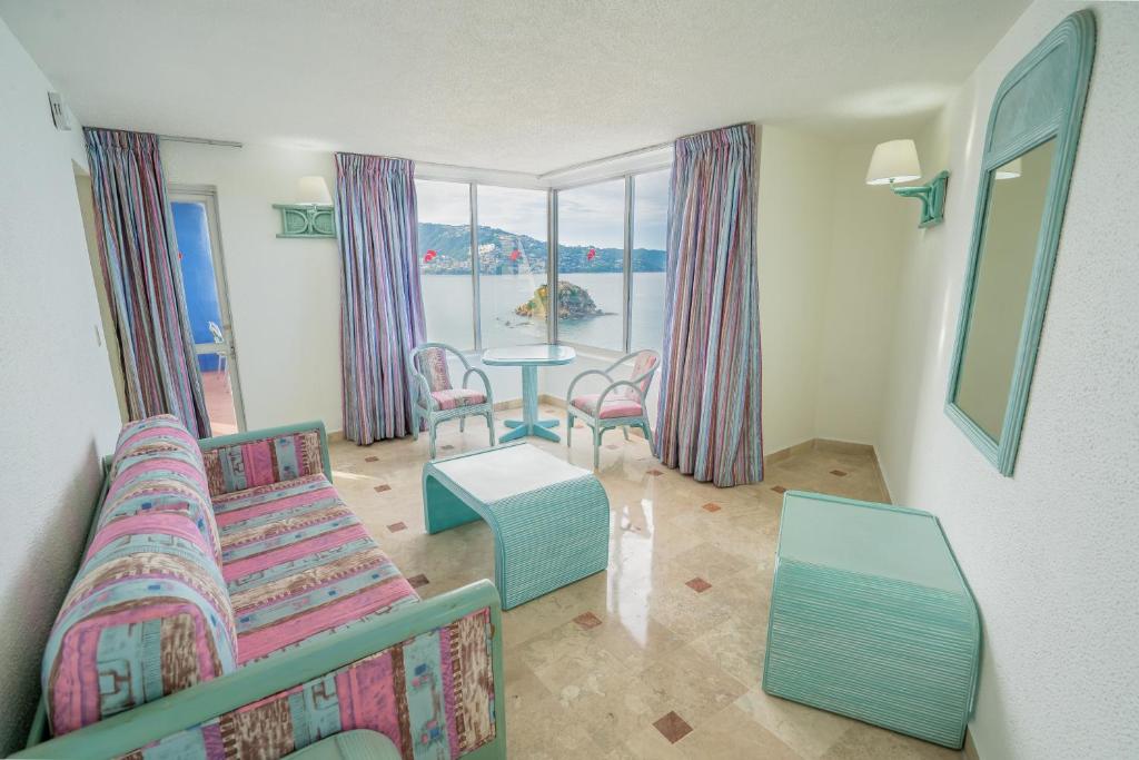 Сьюит (Люкс с видом на море (для 4 взрослых)), Playa Suites Acapulco