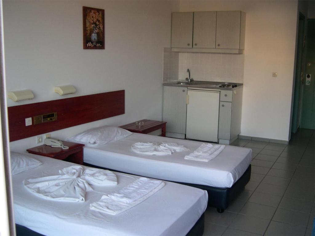 Apartment for 3 persons, with swimming pool, near the beach photo 2