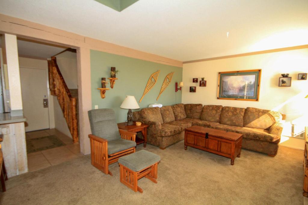 Mammoth Ski & Racquet Club #64-Pet! image