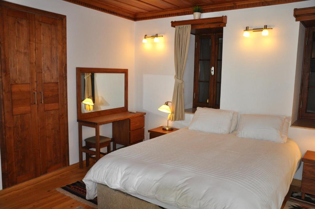 Ionia House photo 1