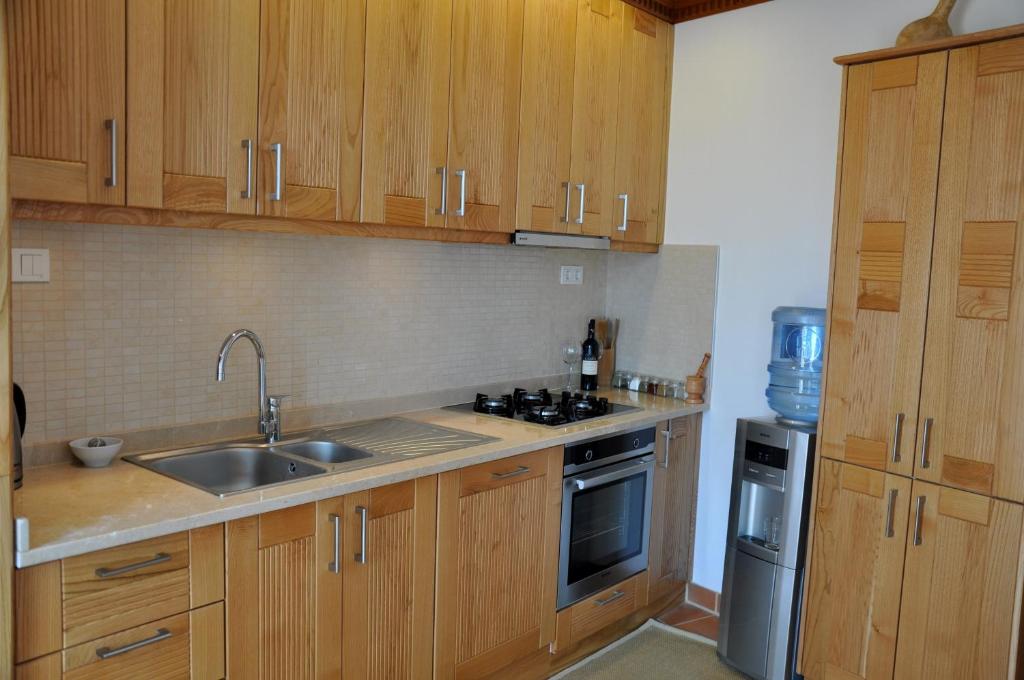Ionia House photo 2
