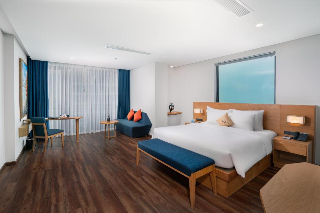 Сьюит (Полулюкс с балконом и видом на море), Sala Danang Beach Hotel