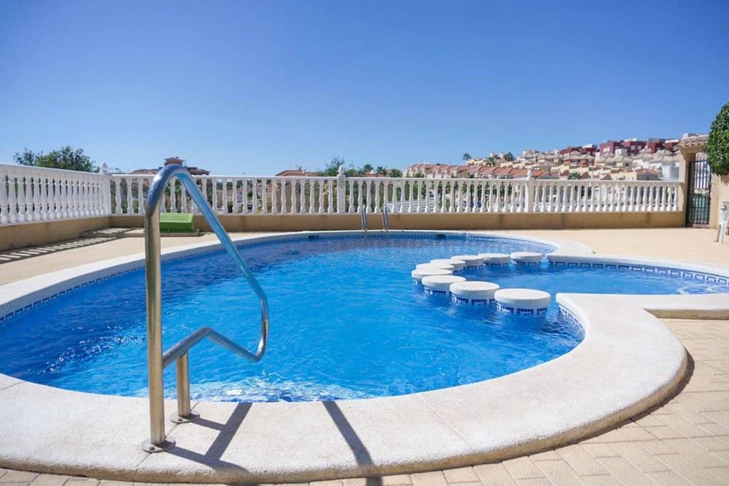 Spacious 2 Bed Ground floor apartment with beautiful communal pool photo 4