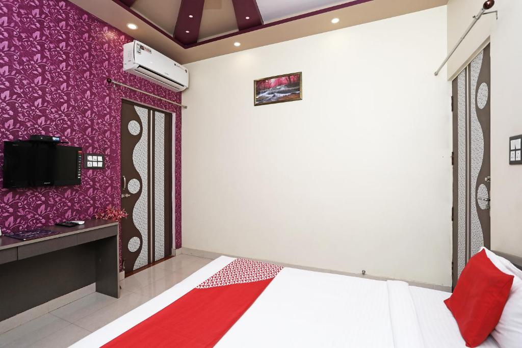 Двухместный (Бюджетный двухместный номер с 1 кроватью), OYO 19379 Hotel Sai Palace