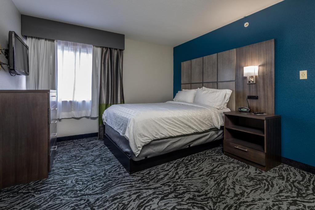 Candlewood Suites Knoxville Airport-Alcoa, an IHG Hotel photo 3