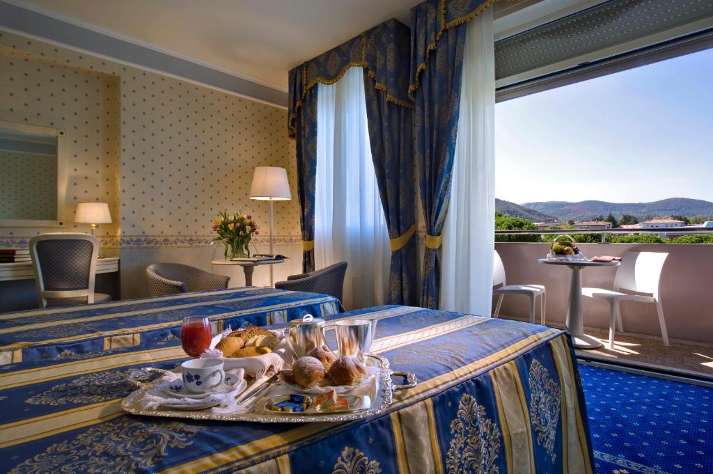 Hotel Bristol Buja photo 3