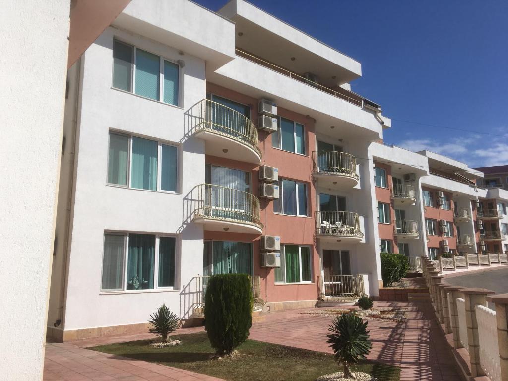 Sea Paradise Apartment Complex photo 4