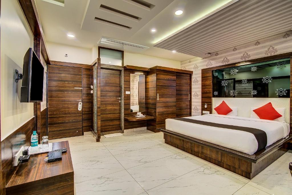 Трехместный (Классический трехместный номер), OYO Premium K R Puram