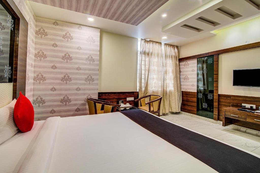 Трехместный (Классический трехместный номер), OYO Premium K R Puram