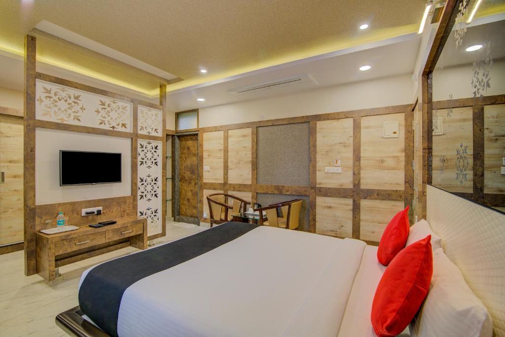 Трехместный (Классический трехместный номер), OYO Premium K R Puram