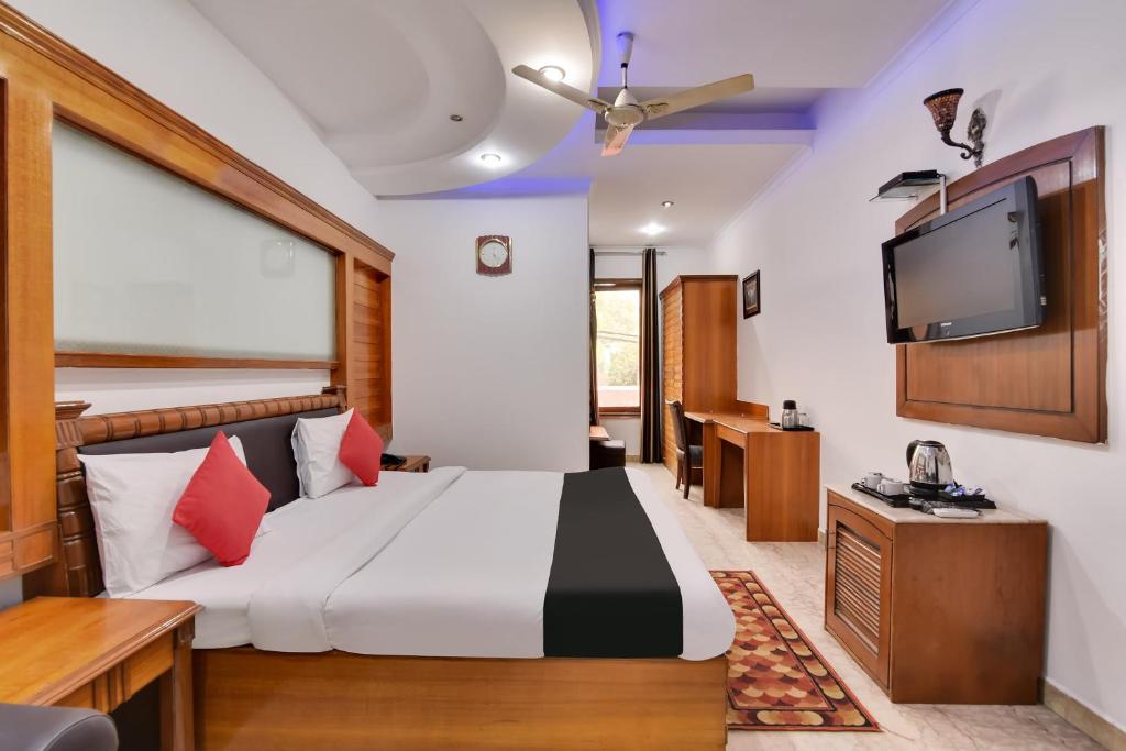 Двухместный (Двухместный номер Делюкс с 1 кроватью), Capital O 44526 Hotel Tjs Royale