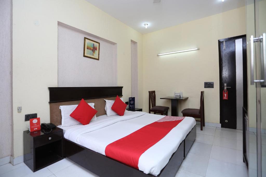 Двухместный (Бюджетный двухместный номер с 1 кроватью), OYO 3662 Galaxxy Inn