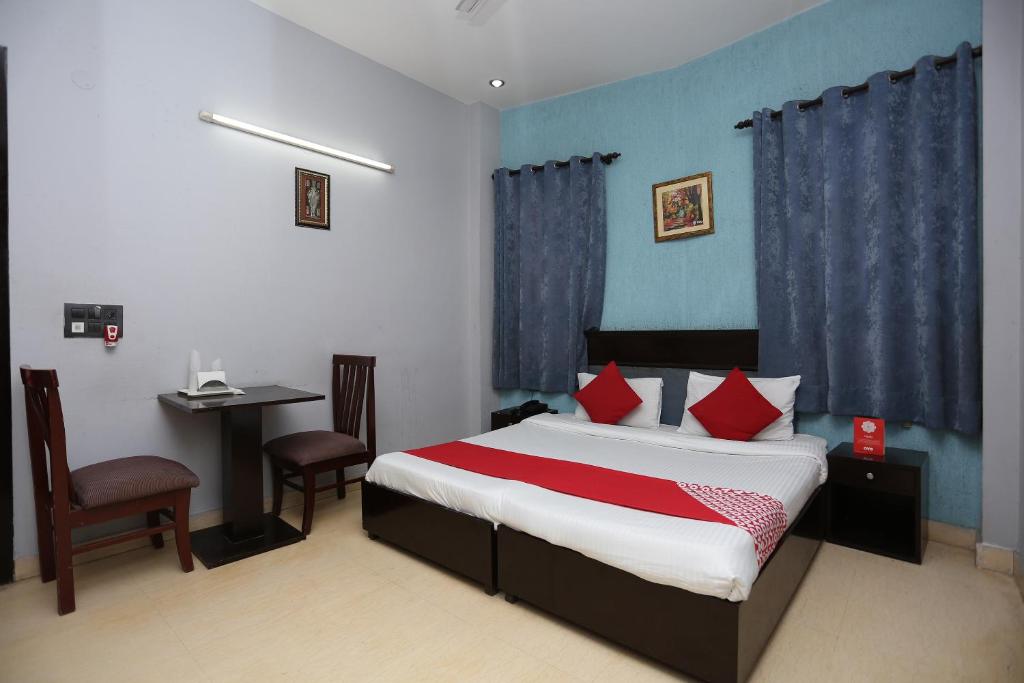 Двухместный (Бюджетный двухместный номер с 1 кроватью), OYO 3662 Galaxxy Inn