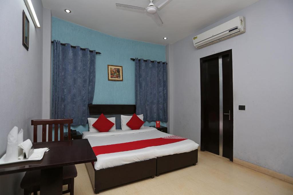 Двухместный (Бюджетный двухместный номер с 1 кроватью), OYO 3662 Galaxxy Inn