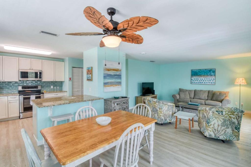 Seascape Family Beach Retreat image