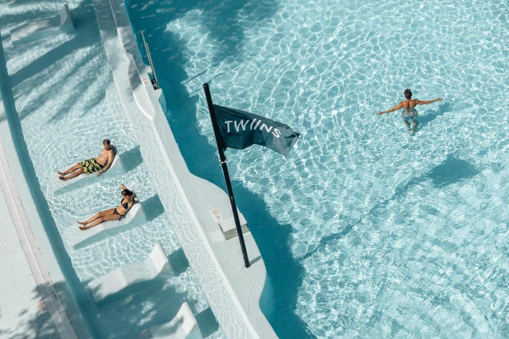 The Ibiza Twiins - 4* Sup photo 1