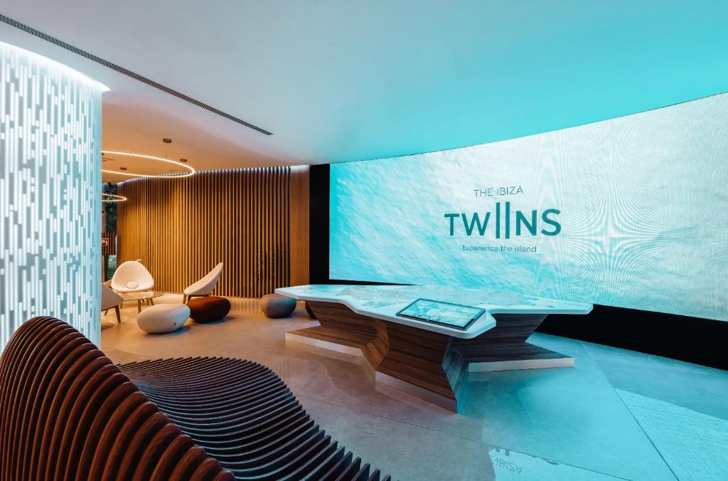 The Ibiza Twiins - 4* Sup photo 2
