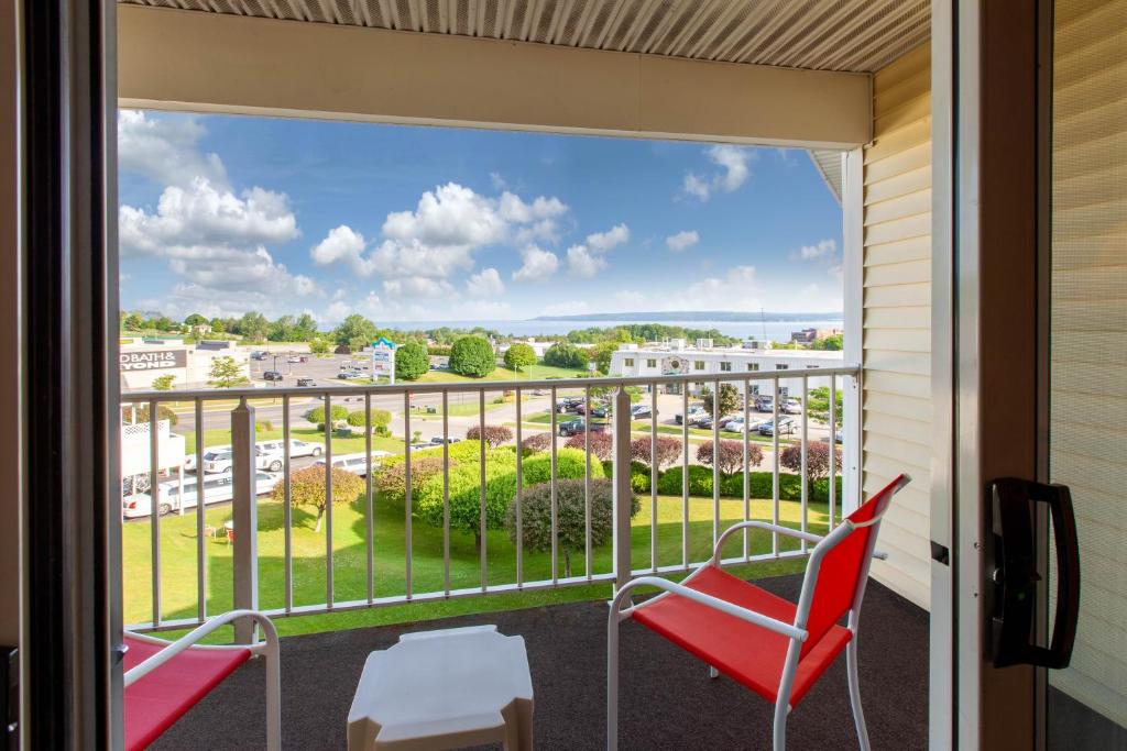Apple Tree Inn, SureStay Collection by Best Western - Tap to explore photos