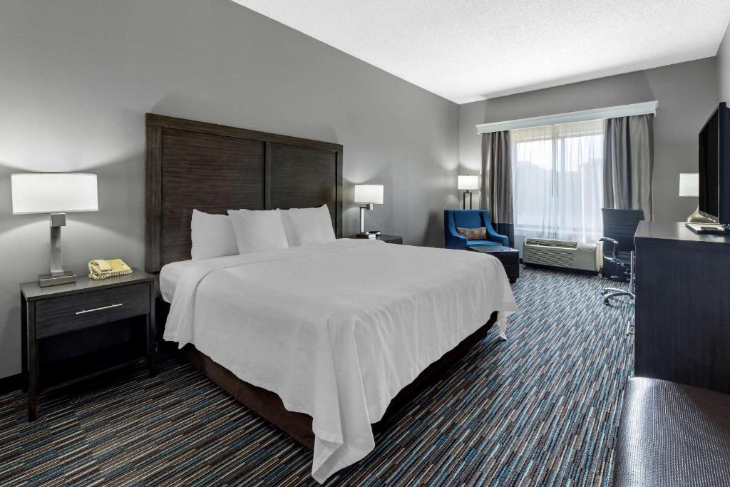 Garner Hotel Oklahoma City - Quail Springs, an IHG Hotel photo 2