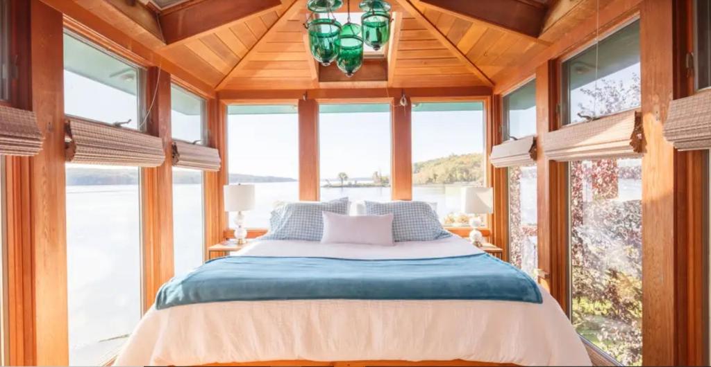 Hudson Riverfront Home image