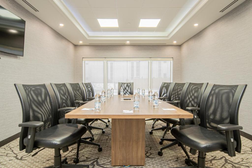 TownePlace Suites by Marriott Brantford and Conference Centre photo 4