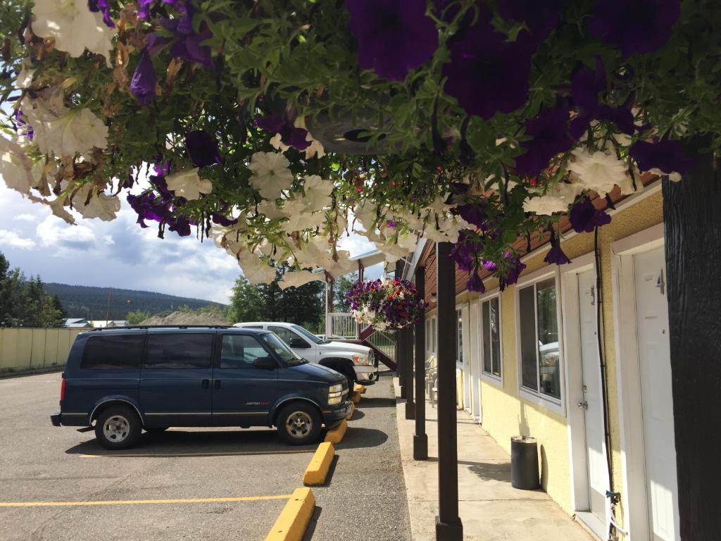 Westwood Motel 100 Mile House photo 1