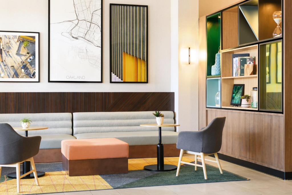 Holiday Inn Oakland Airport, an IHG Hotel photo 1