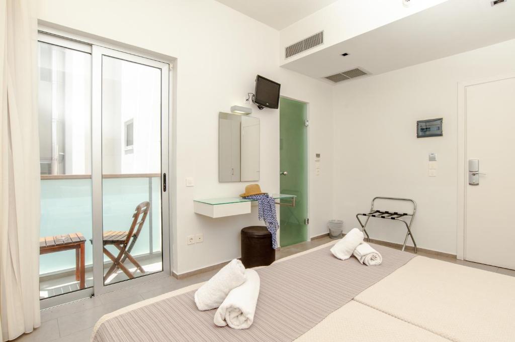 Двухместный (Улучшенный двухместный номер с 1 кроватью), Atlantis City Hotel