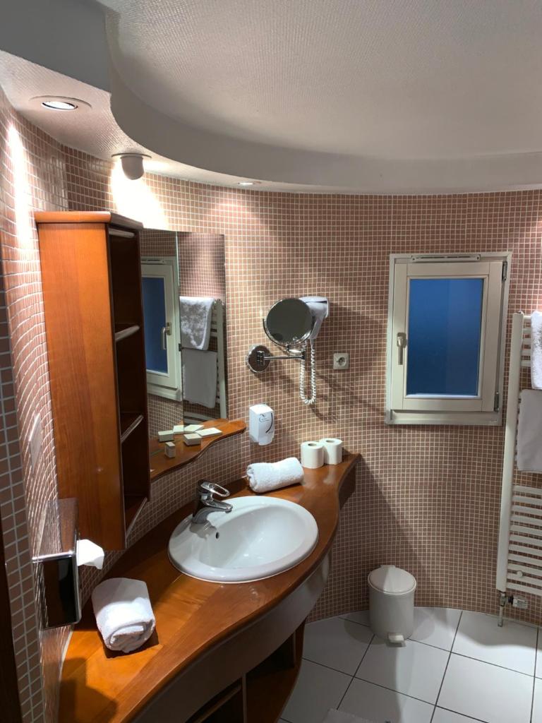 Двухместный (Улучшенный двухместный номер с 1 кроватью), Hotel Restaurant Au Cerf d'Or