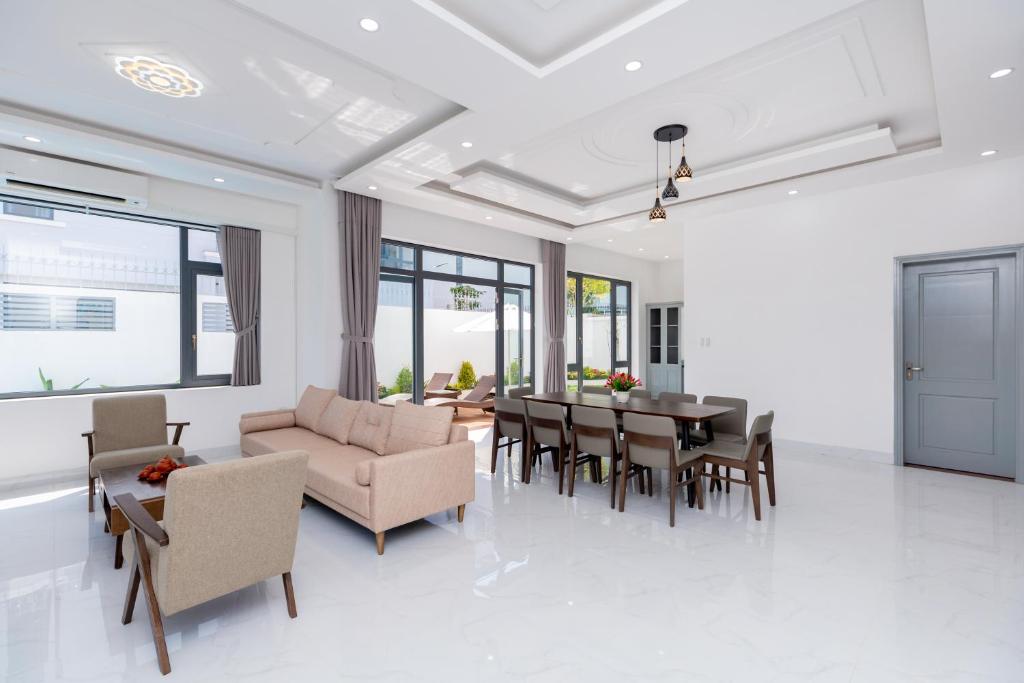 Palm Villa 11 (Luxury) 8 Phòng Ngủ