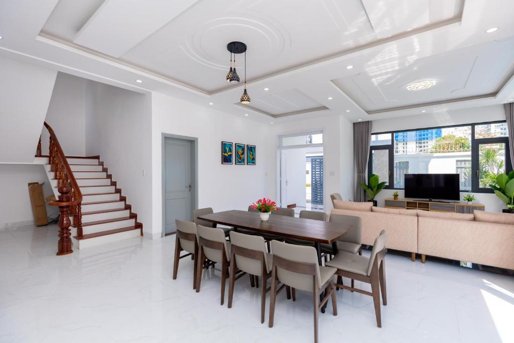 Palm Villa 11 (Luxury) 8 Phòng Ngủ