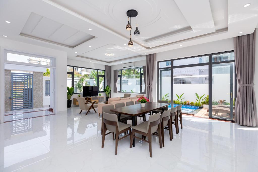 Palm Villa 11 (Luxury) 8 Phòng Ngủ