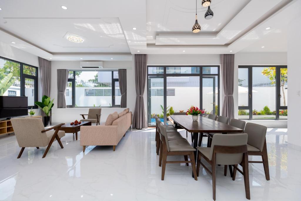 Palm Villa 11 (Luxury) 8 Phòng Ngủ