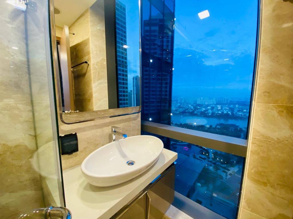 LANDMARK 81-LUXURY APARTMENT