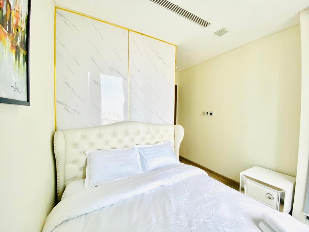 LANDMARK 81-LUXURY APARTMENT