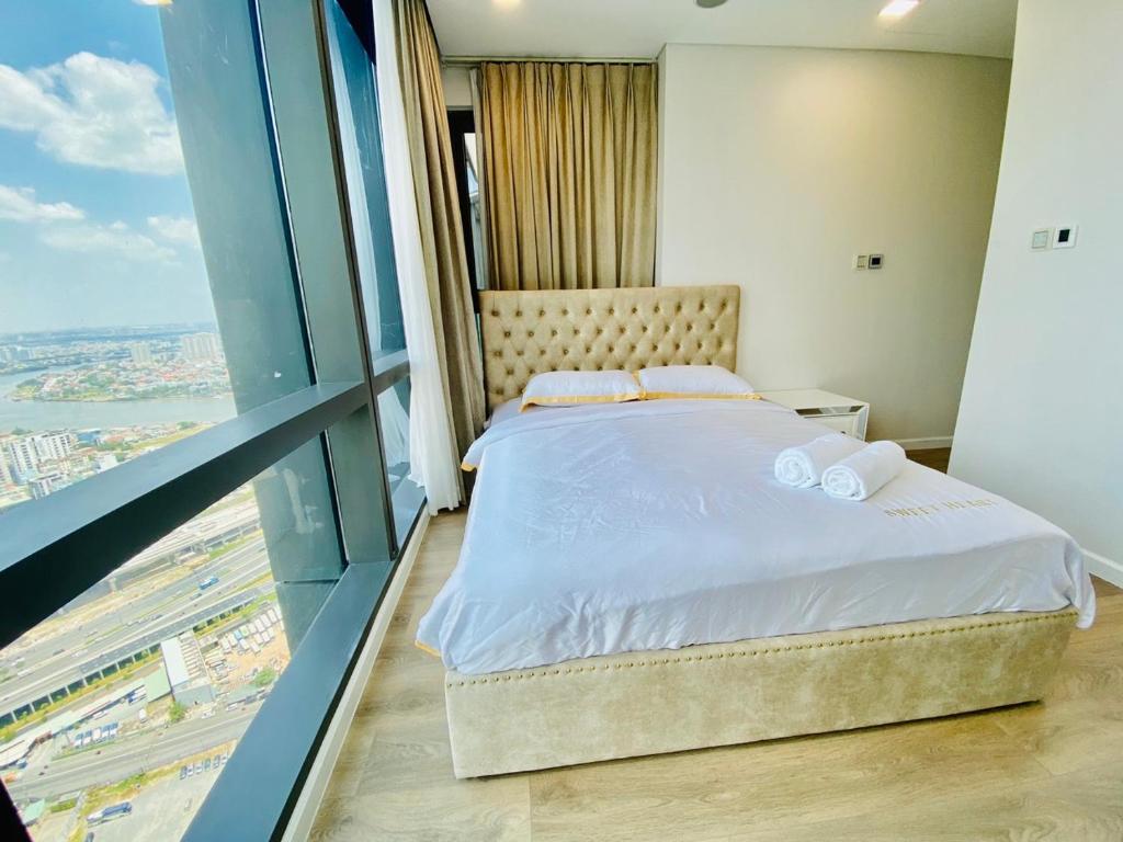 LANDMARK 81-LUXURY APARTMENT