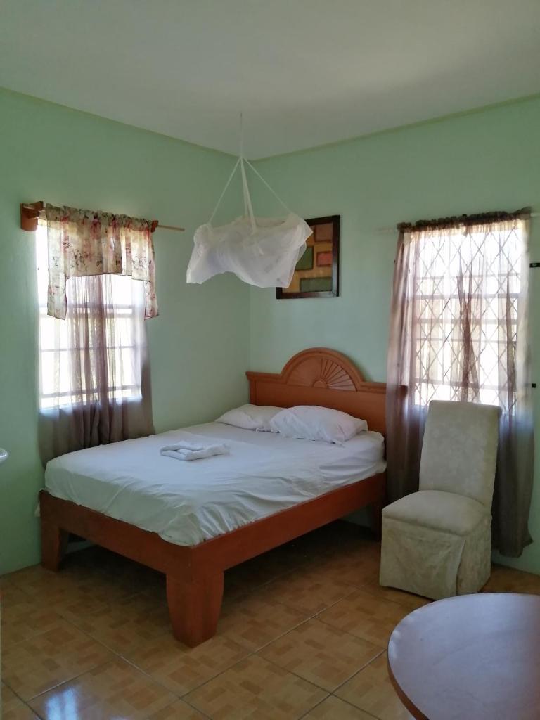 Ms. Holder's Comfort Villa photo 2